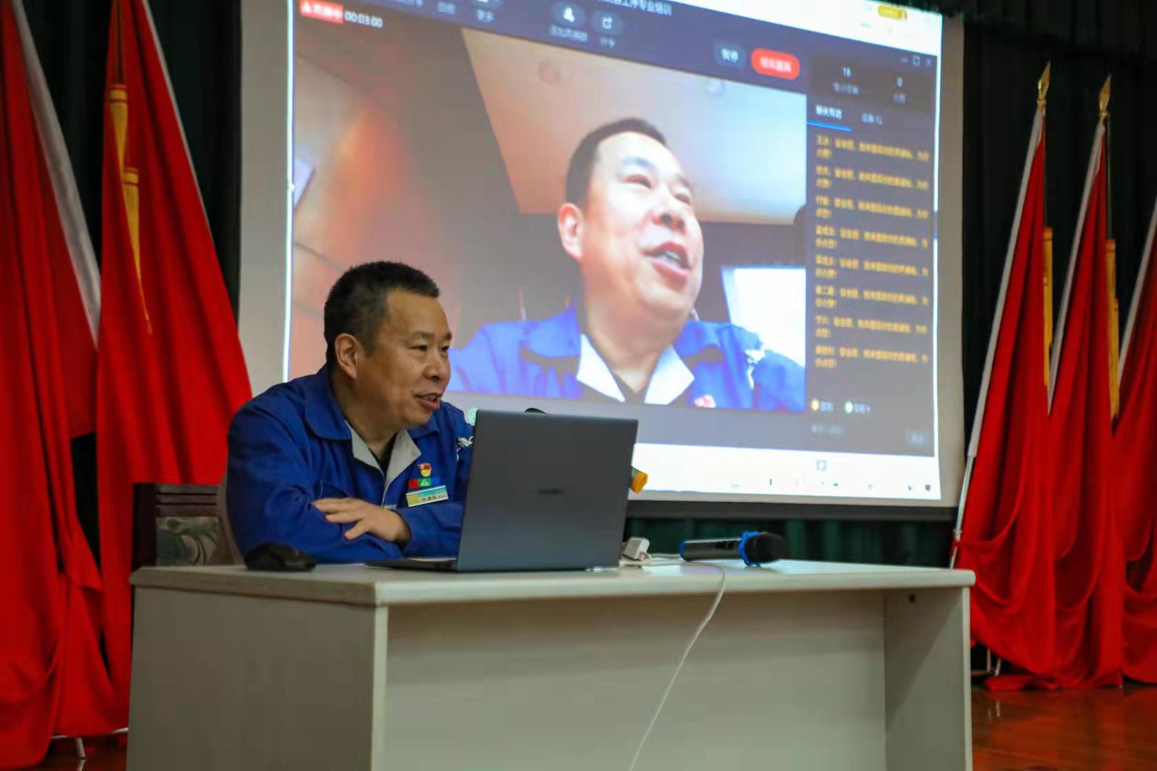 強(qiáng)化專業(yè)培訓(xùn) 錘煉技術(shù)本領(lǐng)——安彩高科開(kāi)展光伏系統(tǒng)專業(yè)技術(shù)培訓(xùn)