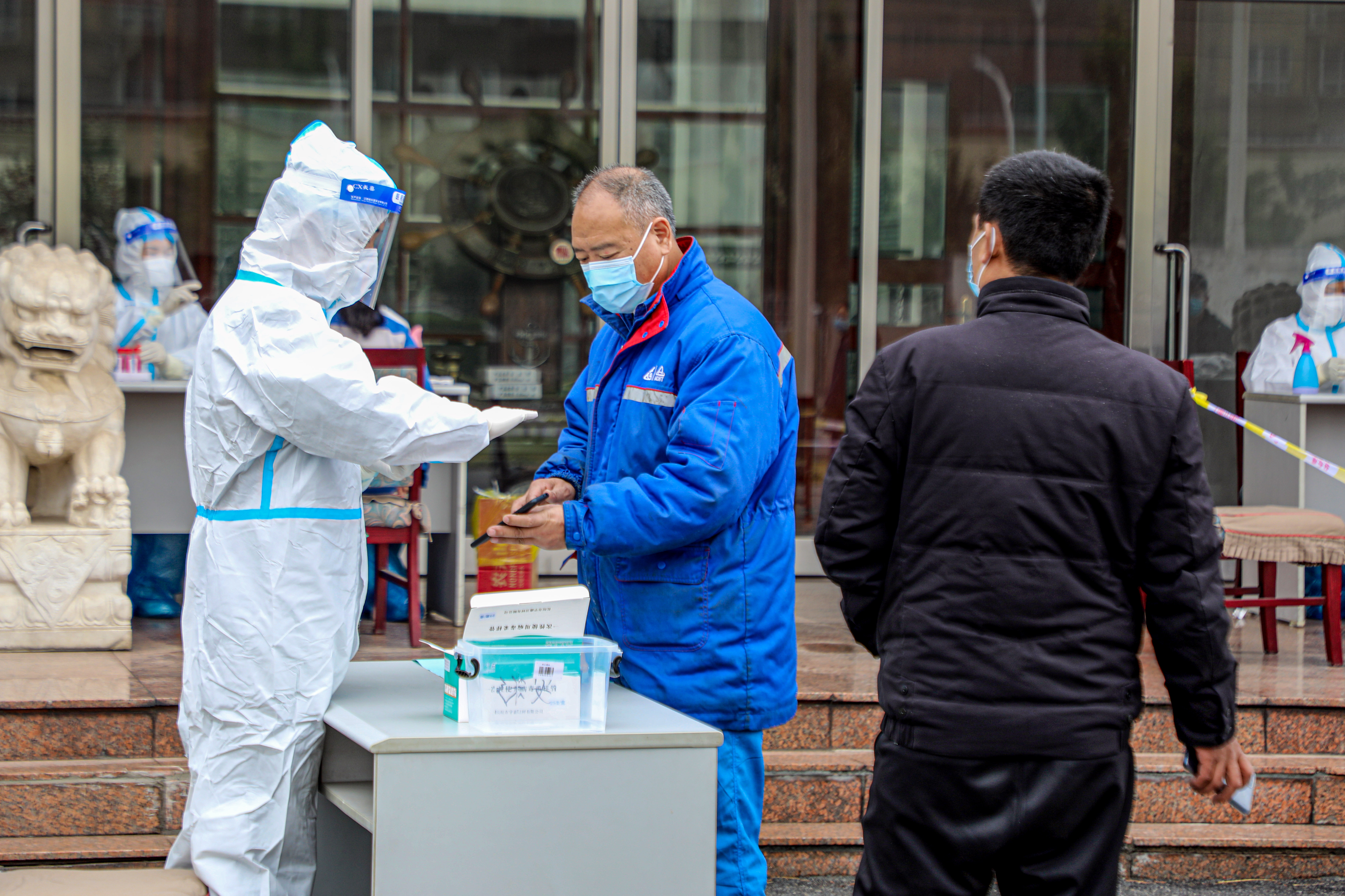 安彩高科：抗疫路上，從來都是“雙向奔赴”！