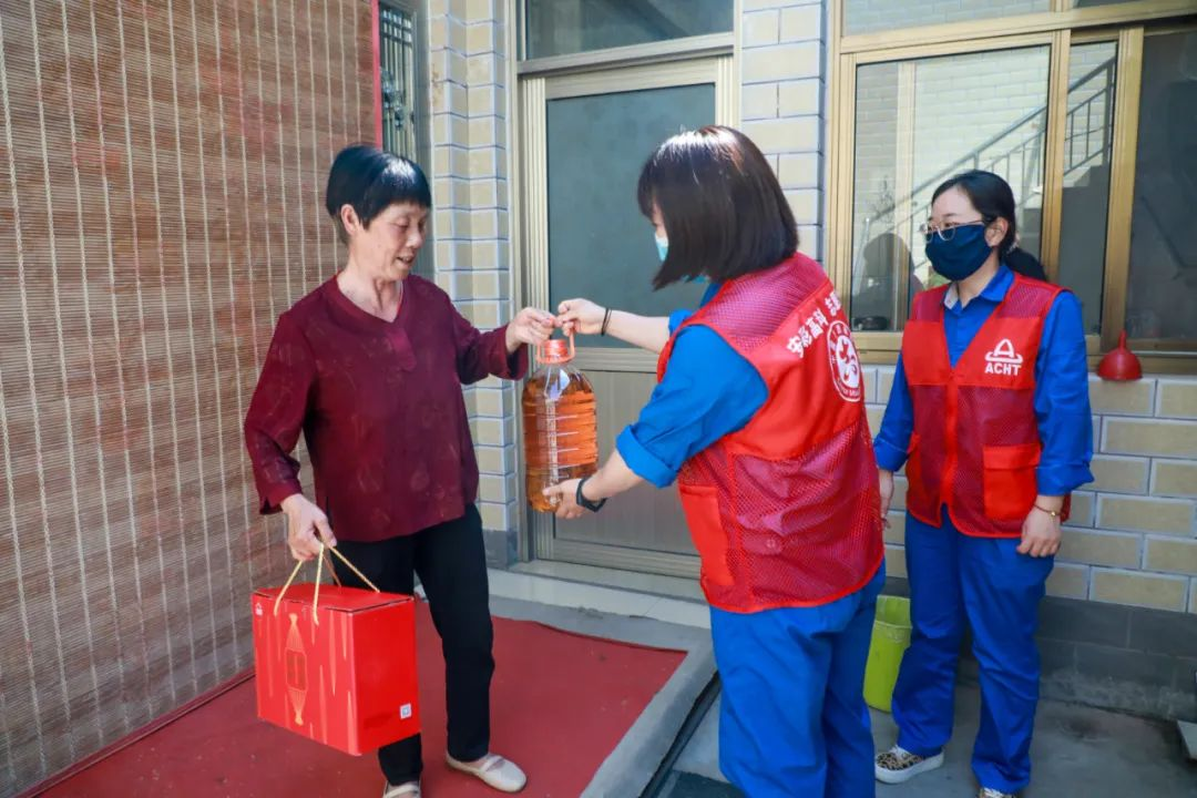 端午送溫暖 幫扶“粽”是情——安彩高科開(kāi)展端午節(jié)走訪慰問(wèn)活動(dòng)