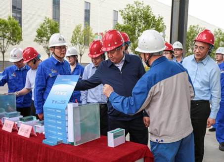 打造向上向前第一象限生力軍 錘煉甘于做人做事作難、受苦受累受屈的企業家隊伍——河南投資集團黨委書記、董事長劉新勇蒞臨安彩高科開展主題教育調研